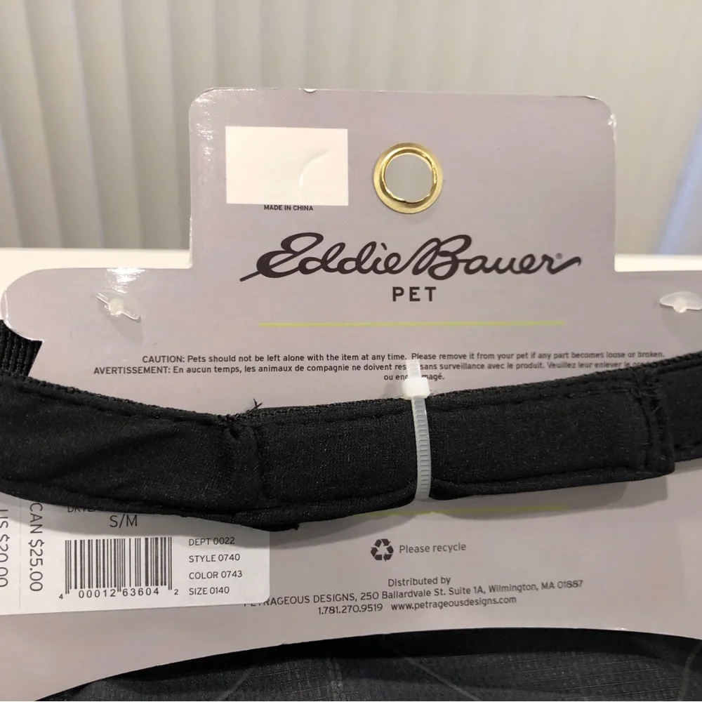 BNWT Eddie Bauer Dog Bone Toy and Bandana set - Picture 6 of 10